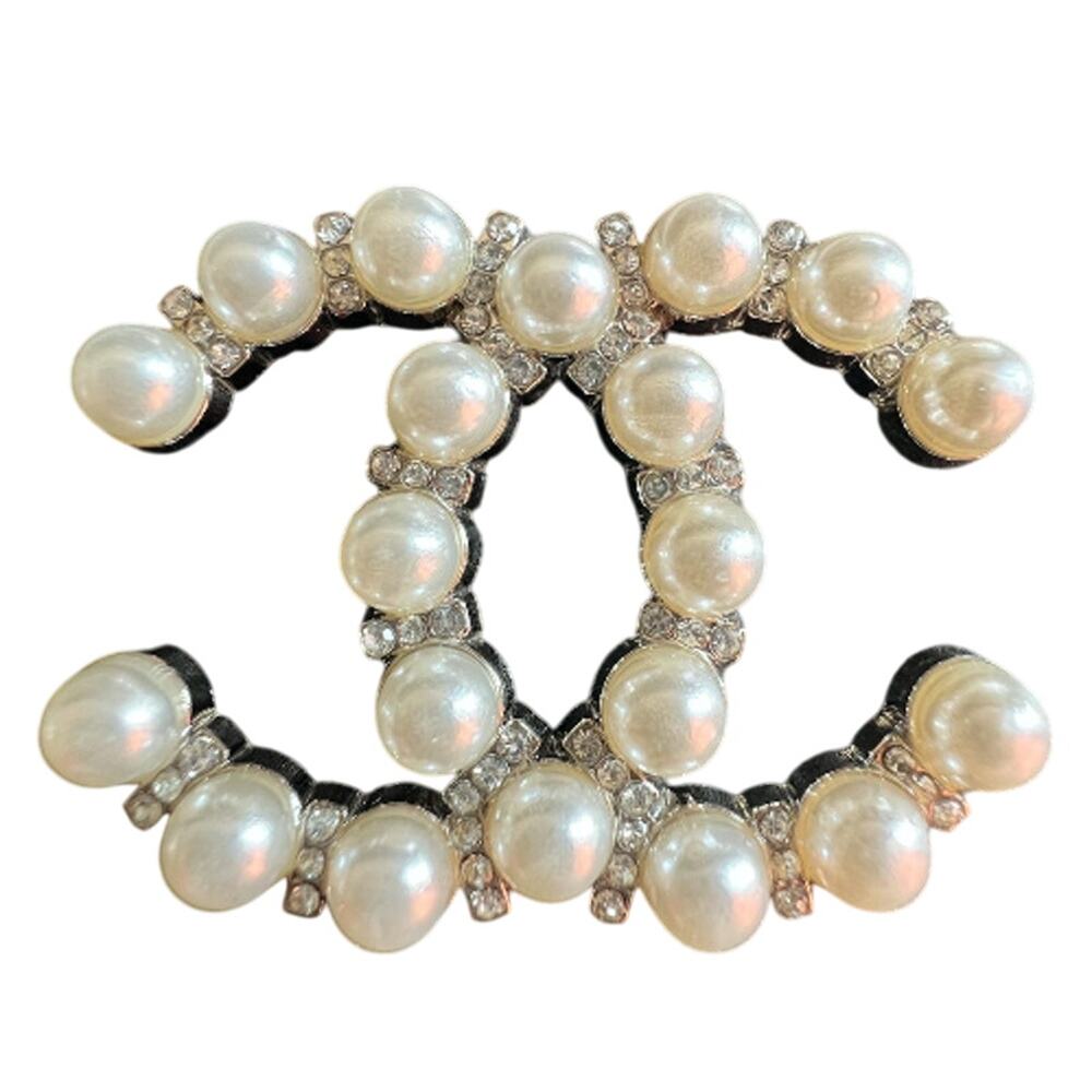 CHANEL Silver Pearl and Crystal Interlocking CC Brooch K23 (CCXX018)